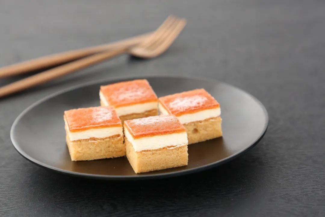 最新糕点,最新糕点，家的味道与友情的纽带