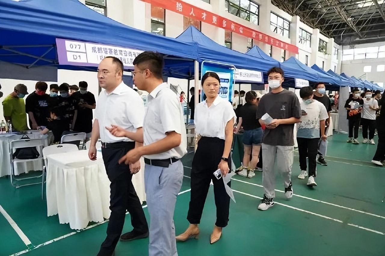 德阳本地最新招聘,德阳本地最新招聘，观点论述