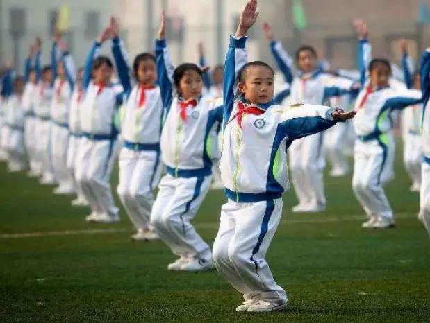 最新中学生广播体操，自然美景的心灵之旅体验