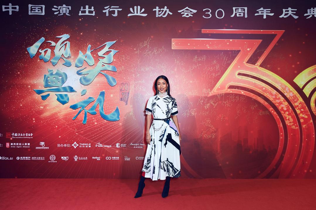 吉克隽逸，音乐界的璀璨新星，最新动态抢先看