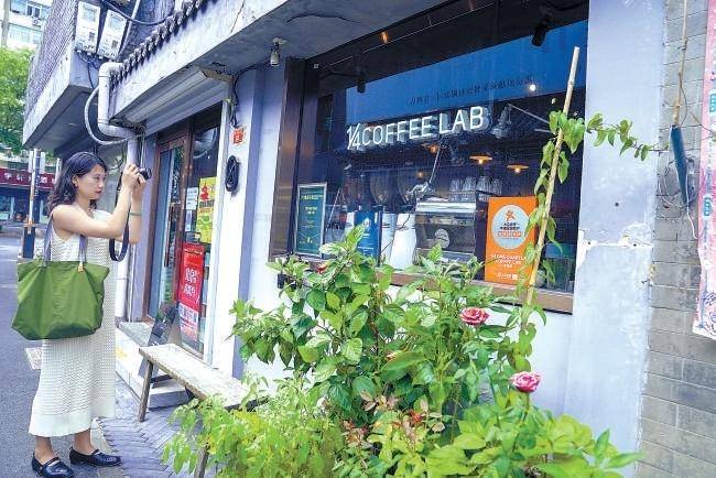 钱宝网最新动态与小巷特色小店的独特魅力