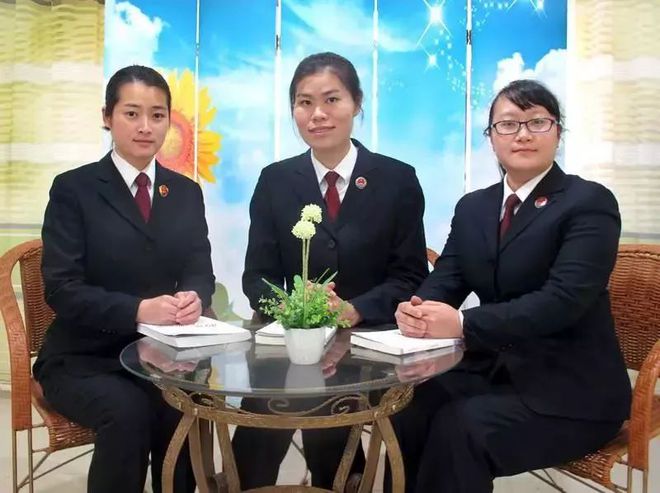 千金检查官，日常温馨与友谊的绽放