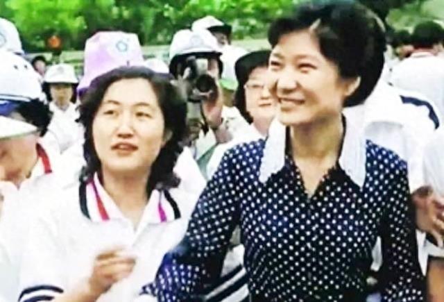 韩国前总统朴槿惠最新消息,韩国前总统朴槿惠的最新旅程，自然美景中的心灵之旅